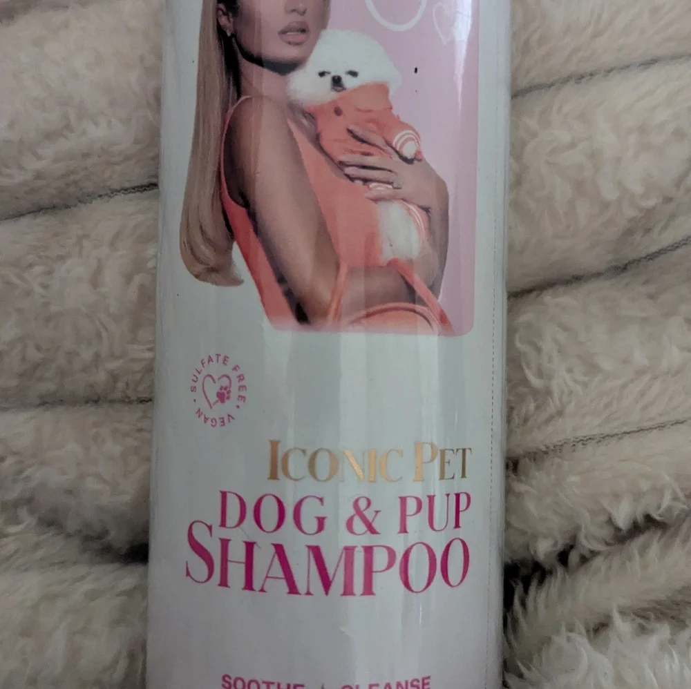Paris Hilton Iconic Pet Dog & Pup Shampoo - Pink